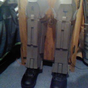 Shin Guards, fixed. (WIP)

I cut them at the bottom, because they where a bit too long.