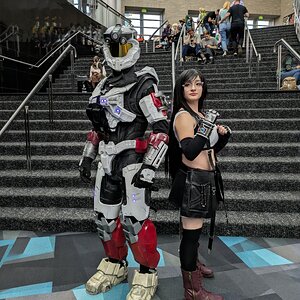 Cool pic I got with a Tifa Cosplayer.